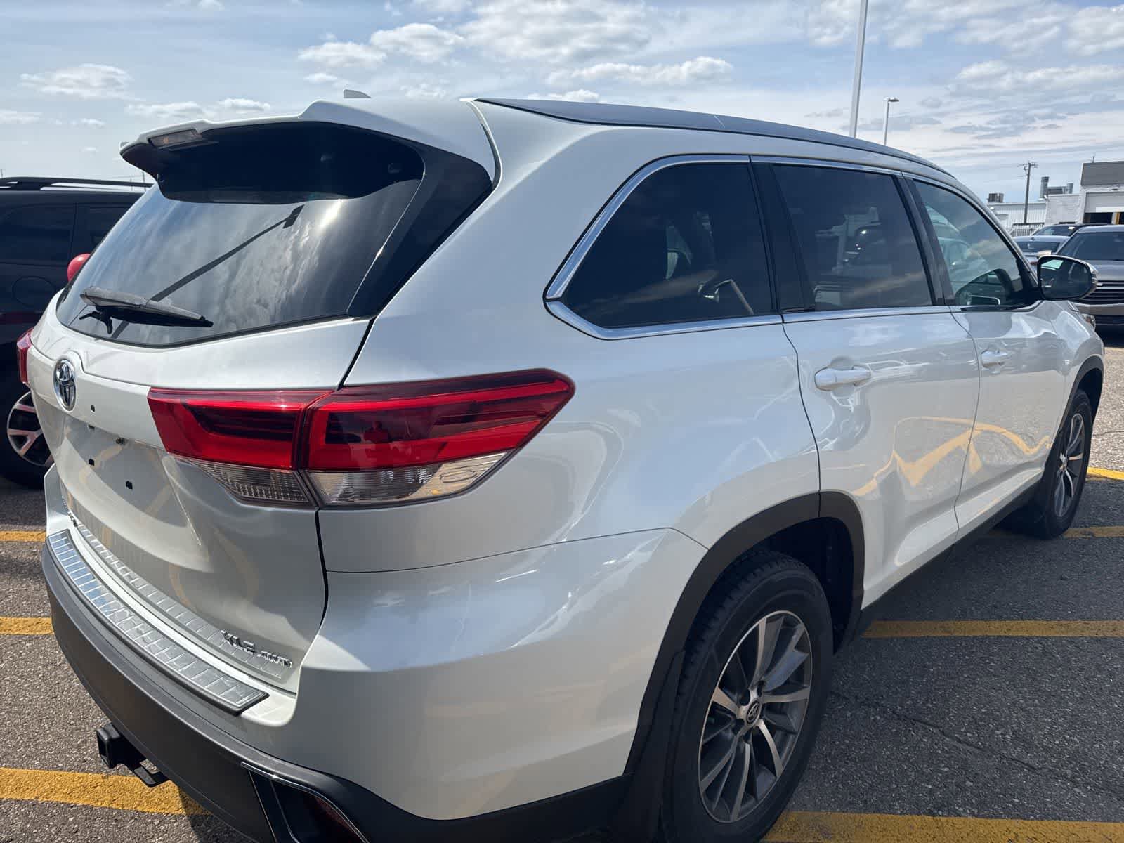 Used 2019 Toyota Highlander AWD V6 image 14
