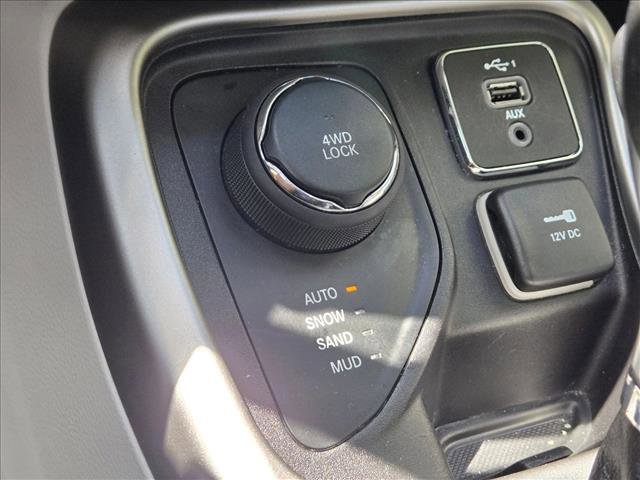 Used 2021 Jeep Compass Latitude w/ Sun and Sound Group AWD/4WD image 13