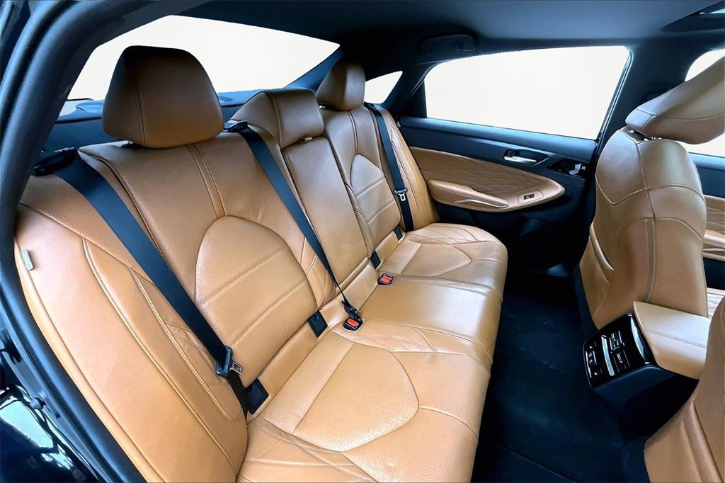 Used 2022 Toyota Avalon Limited image 27