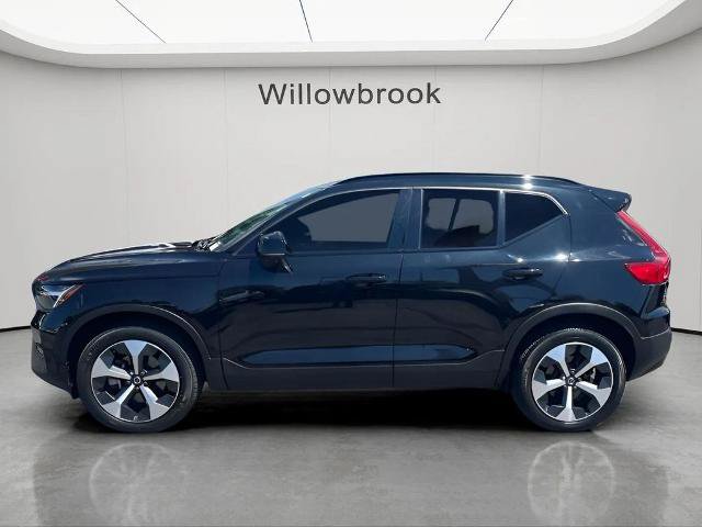 Used 2024 Volvo XC40 B5 Core AWD/4WD image 2