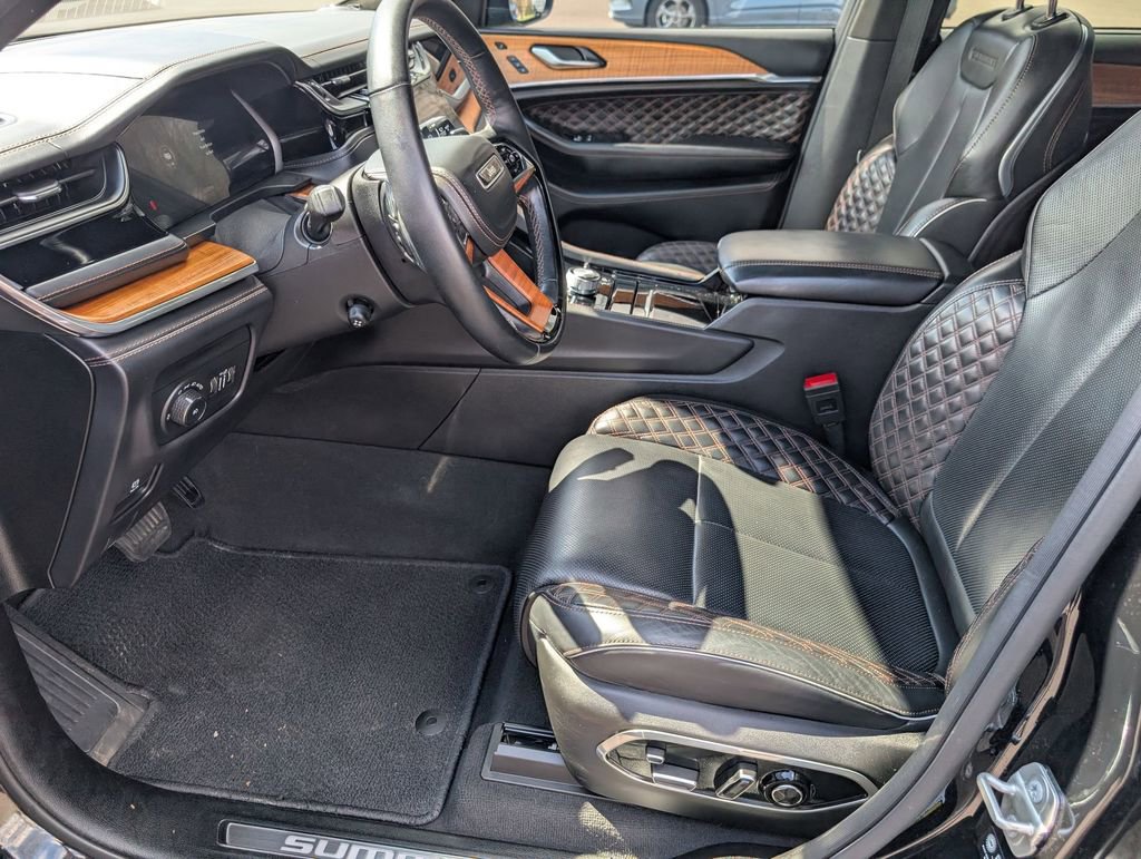 Used 2023 Jeep Grand Cherokee L Summit AWD/4WD image 11