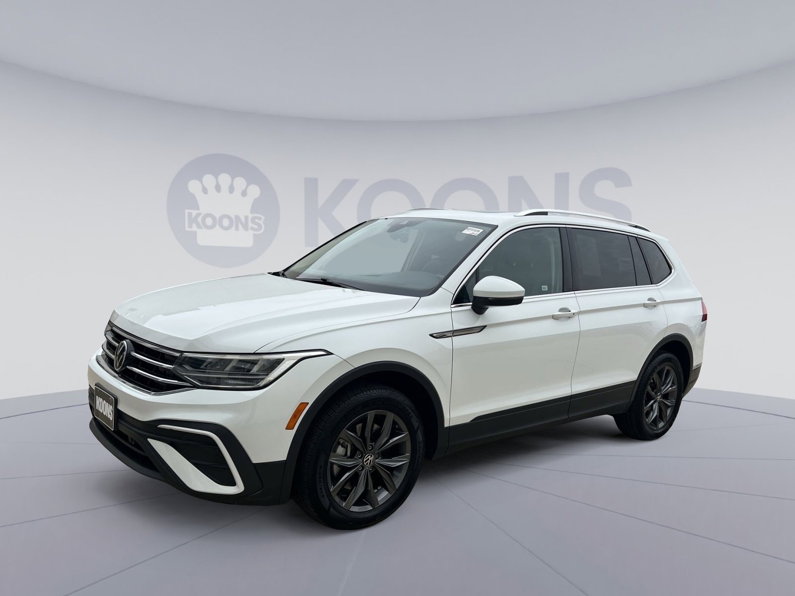 Used 2022 Volkswagen Tiguan SE image 1