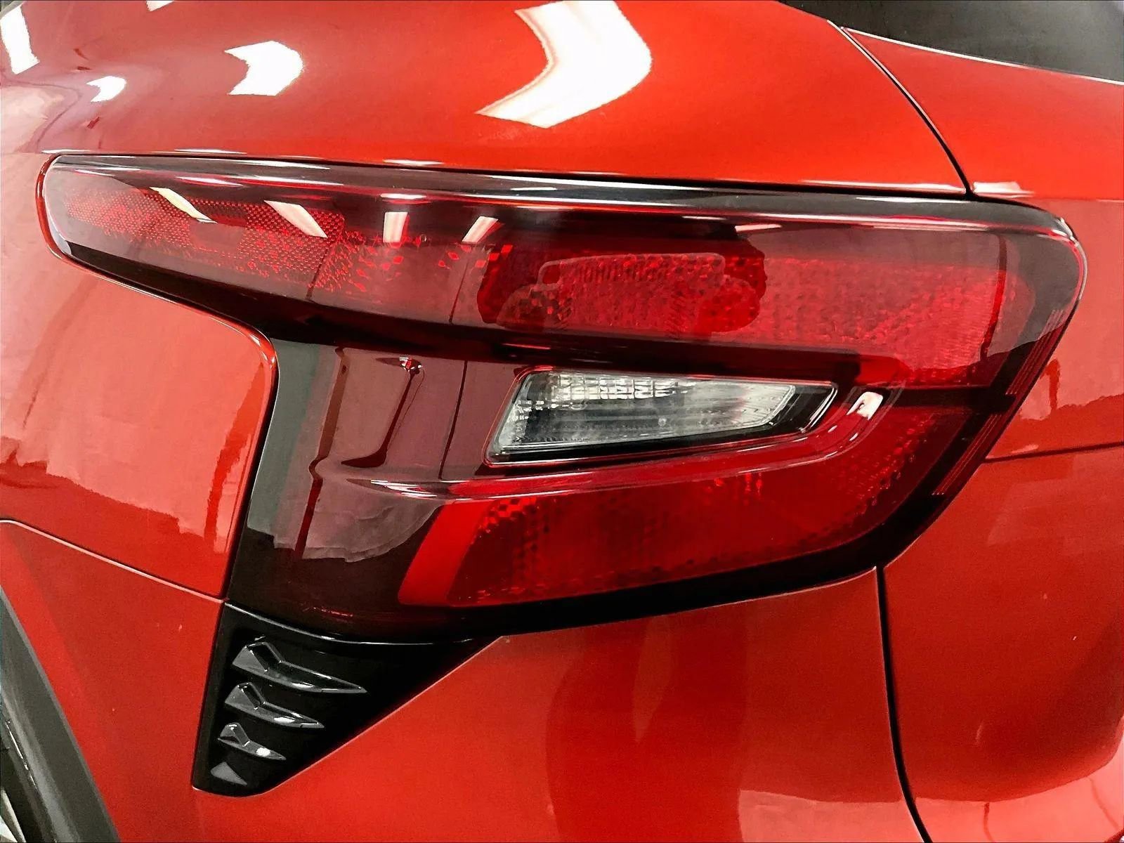 Used 2024 Chevrolet Trax LT w/ Driver Confidence Package image 28