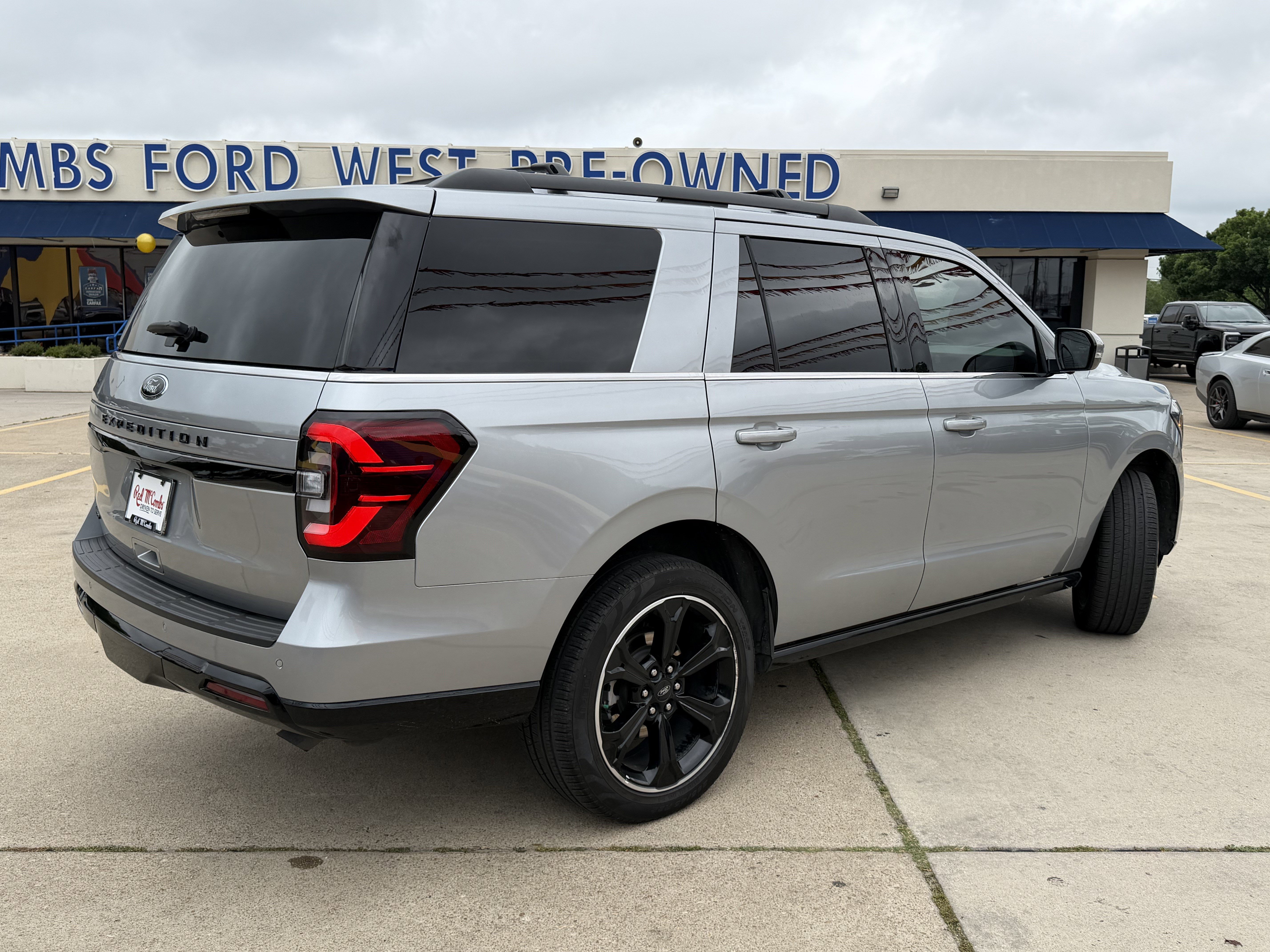 Certified 2024 Ford Expedition Limited RWD image 5