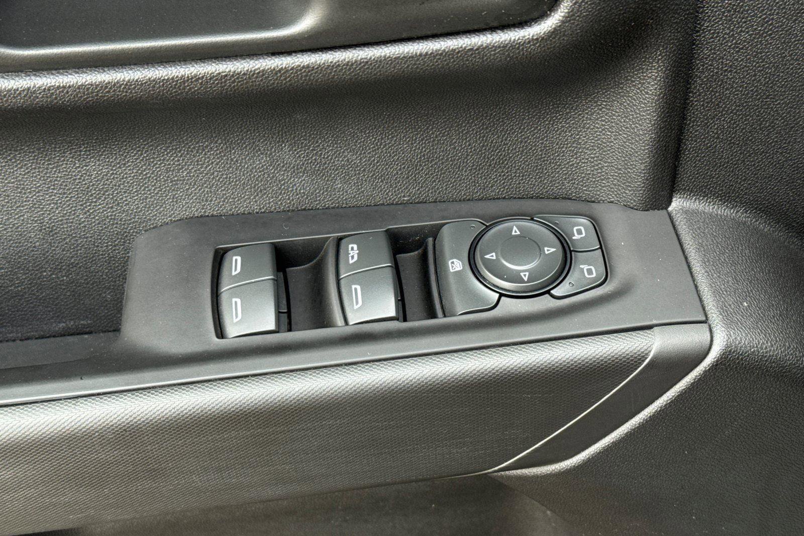 Used 2023 Chevrolet Silverado 1500 Custom image 17