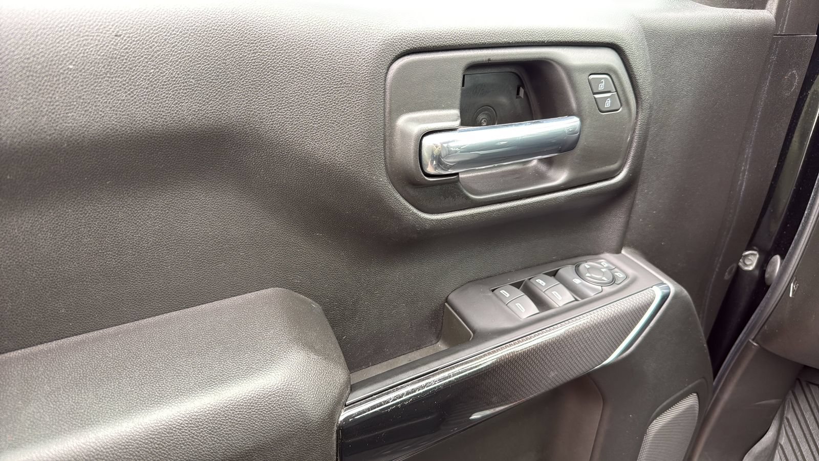 Used 2022 Chevrolet Silverado 1500 Custom Trail Boss w/ Midnight Edition AWD/4WD image 10
