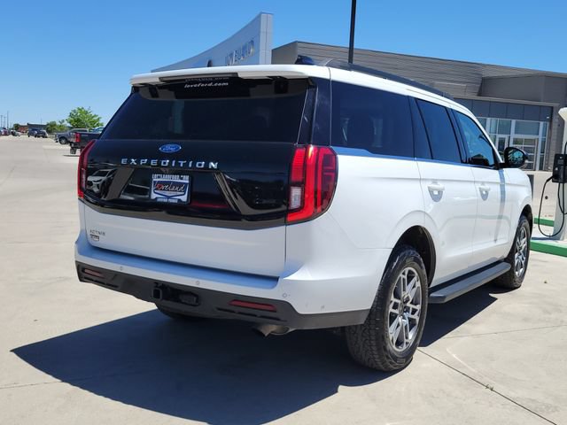 Certified 2025 Ford Expedition Active AWD/4WD image 3