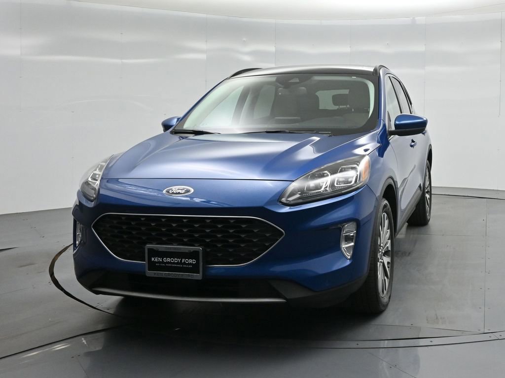 Certified 2022 Ford Escape Titanium w/ Class II Trailer Tow Package image 29