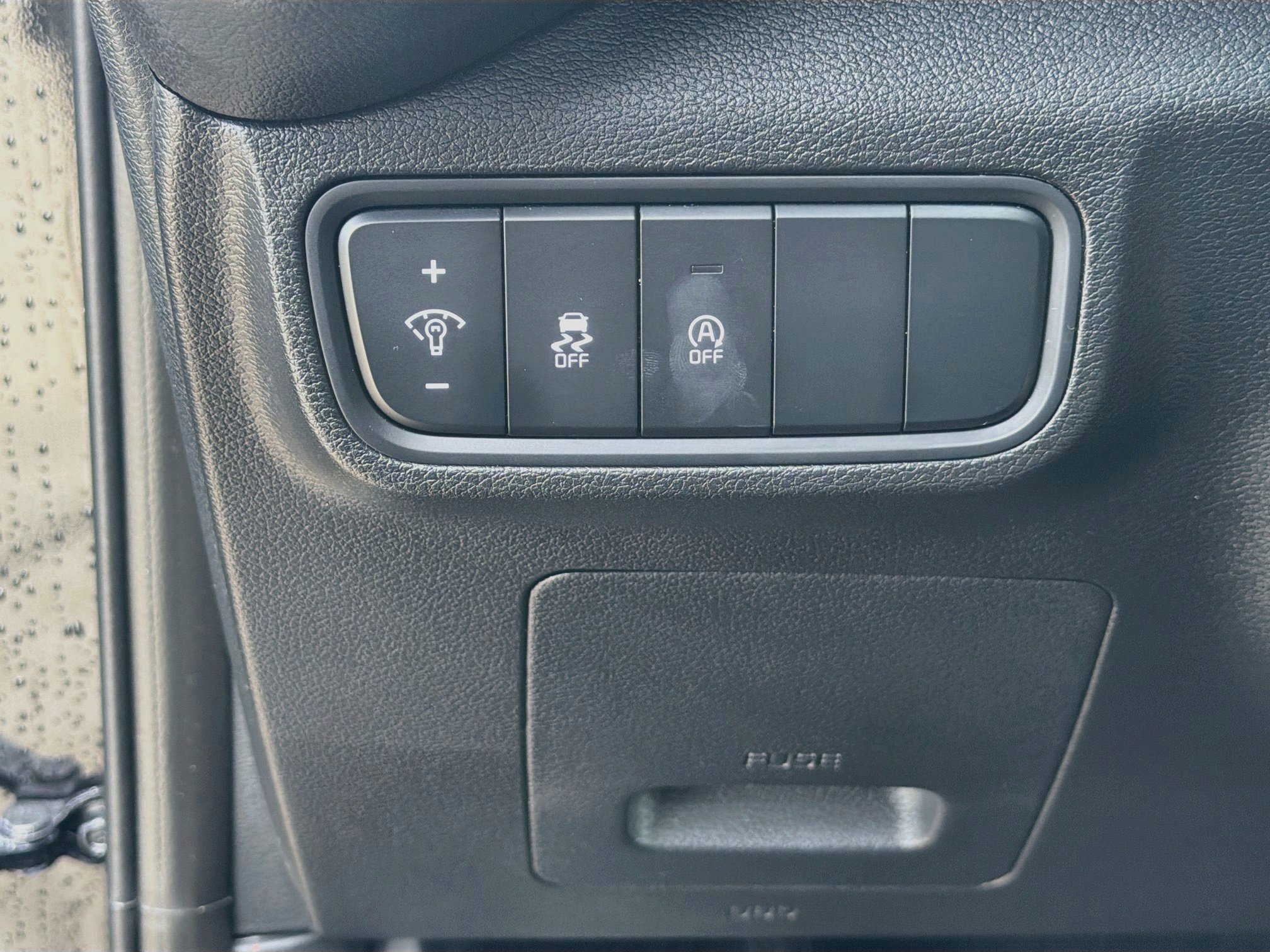 Used 2025 Kia Soul LX w/ LX Technology Package FWD image 10