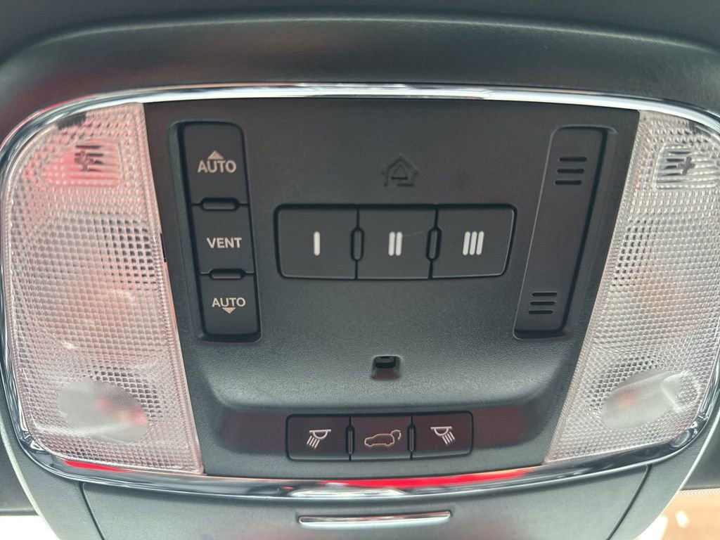 Used 2018 Jeep Grand Cherokee Limited image 29