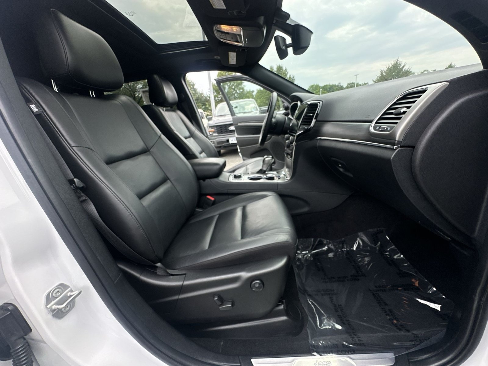 Used 2022 Jeep Grand Cherokee Limited AWD/4WD image 35