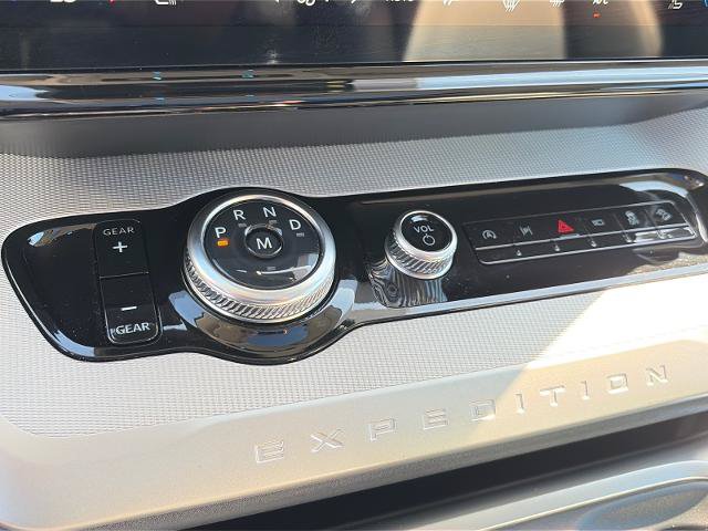 Certified 2025 Ford Expedition Active AWD/4WD image 12