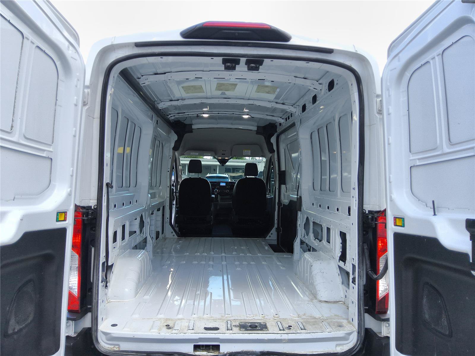 Certified 2023 Ford Transit 250 Medium Roof RWD image 15