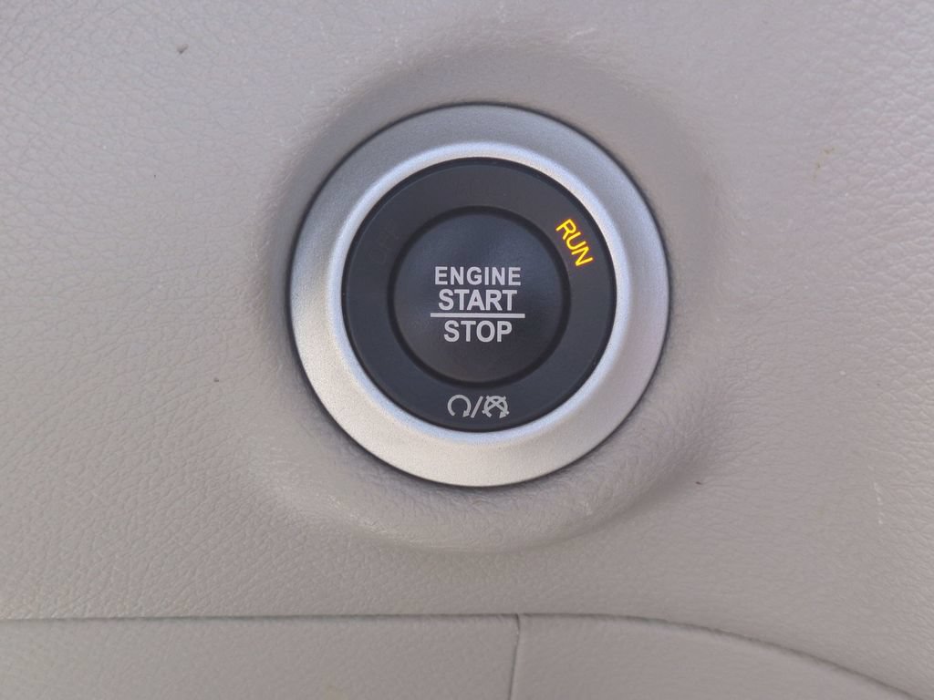 Used 2023 Chrysler Pacifica Touring-L FWD image 23
