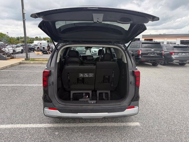 Used 2025 Kia Carnival FWD image 9