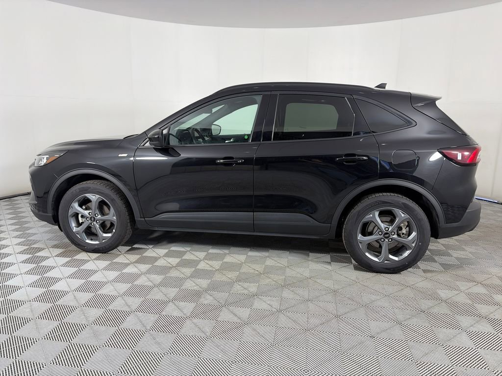 Certified 2025 Ford Escape ST-Line Select AWD/4WD image 4
