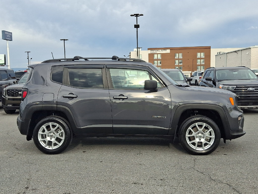 Used 2023 Jeep Renegade Latitude w/ Premium Group AWD/4WD image 7