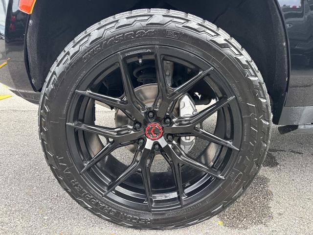 Used 2022 Chevrolet Suburban Z71 w/ Luxury Package AWD/4WD image 9