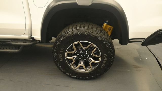 Used 2024 Chevrolet Colorado ZR2 w/ Safety Package AWD/4WD image 9