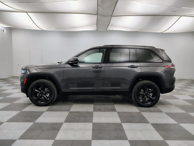Used 2024 Jeep Grand Cherokee Limited w/ Black Appearance Package AWD/4WD image 8