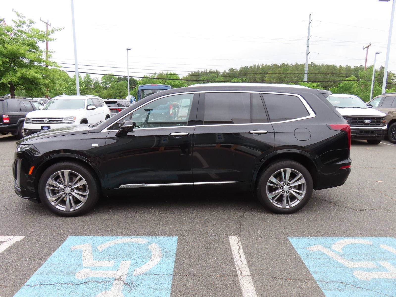 Used 2023 Cadillac XT6 Premium Luxury w/ Technology Package AWD/4WD image 8