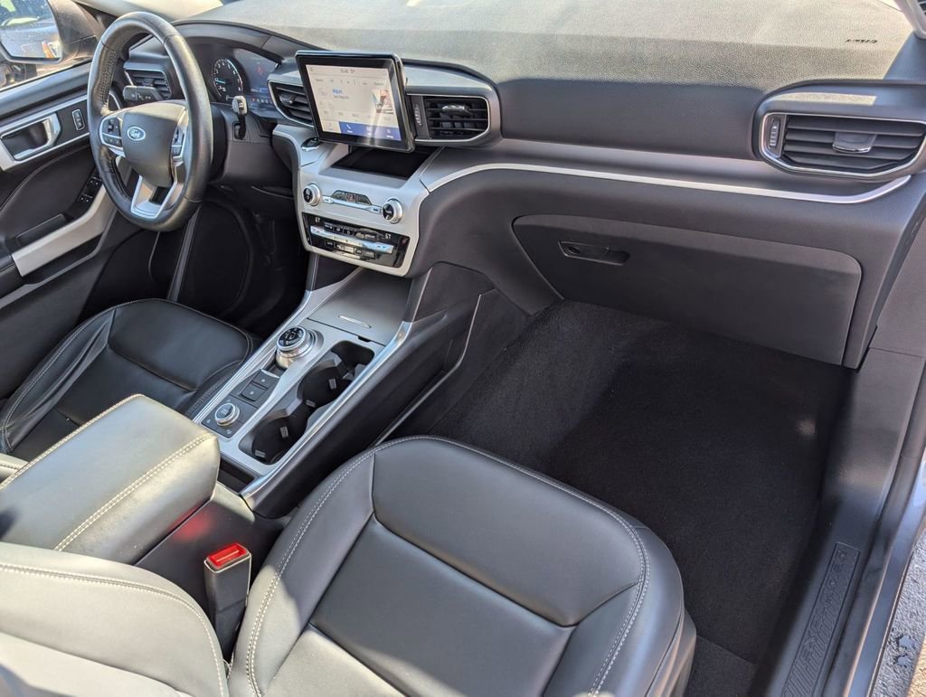 Certified 2021 Ford Explorer XLT w/ Equipment Group 202A image 54