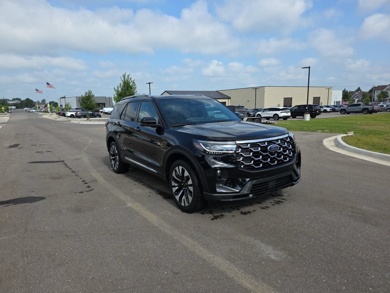 Certified 2025 Ford Explorer Platinum w/ LUX Leather Package AWD/4WD image 3