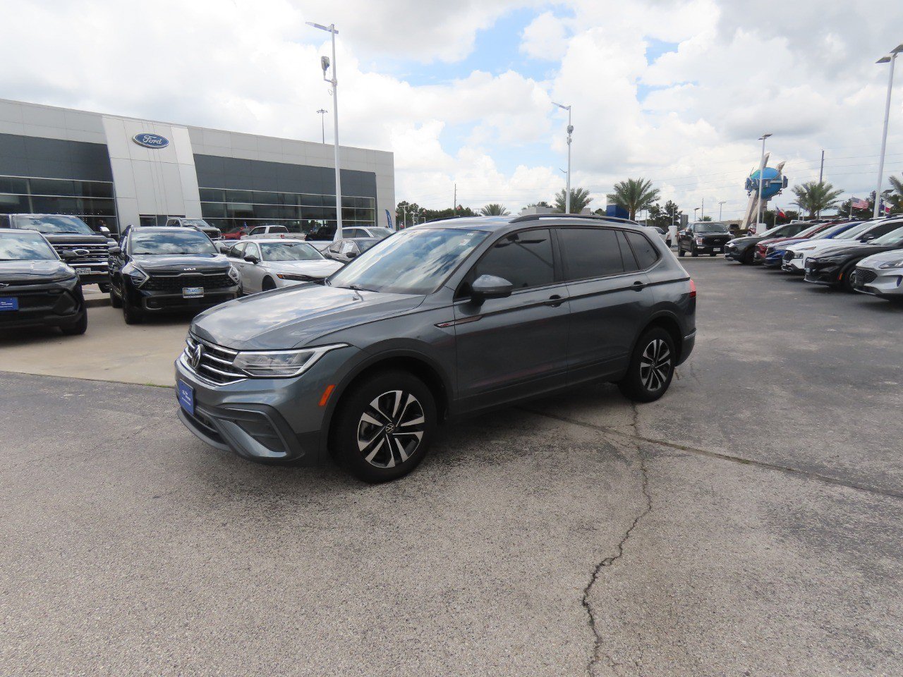 Used 2022 Volkswagen Tiguan S FWD image 2