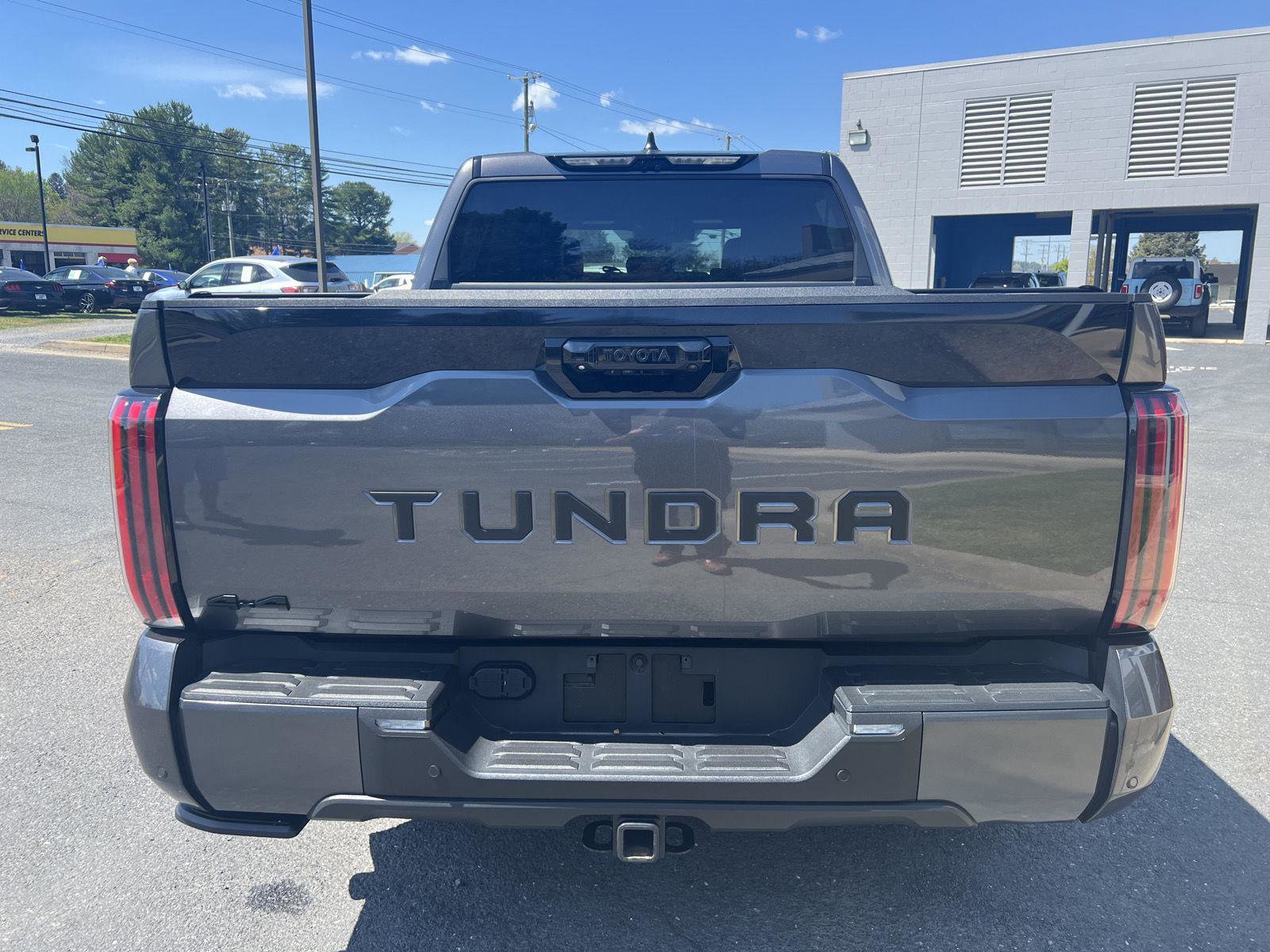 Used 2025 Toyota Tundra Platinum AWD/4WD image 4
