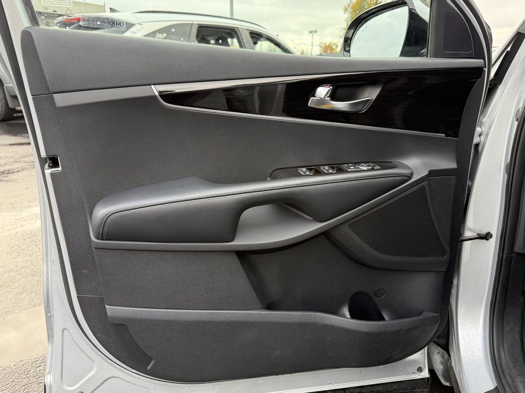 Used 2019 Kia Sorento L image 16