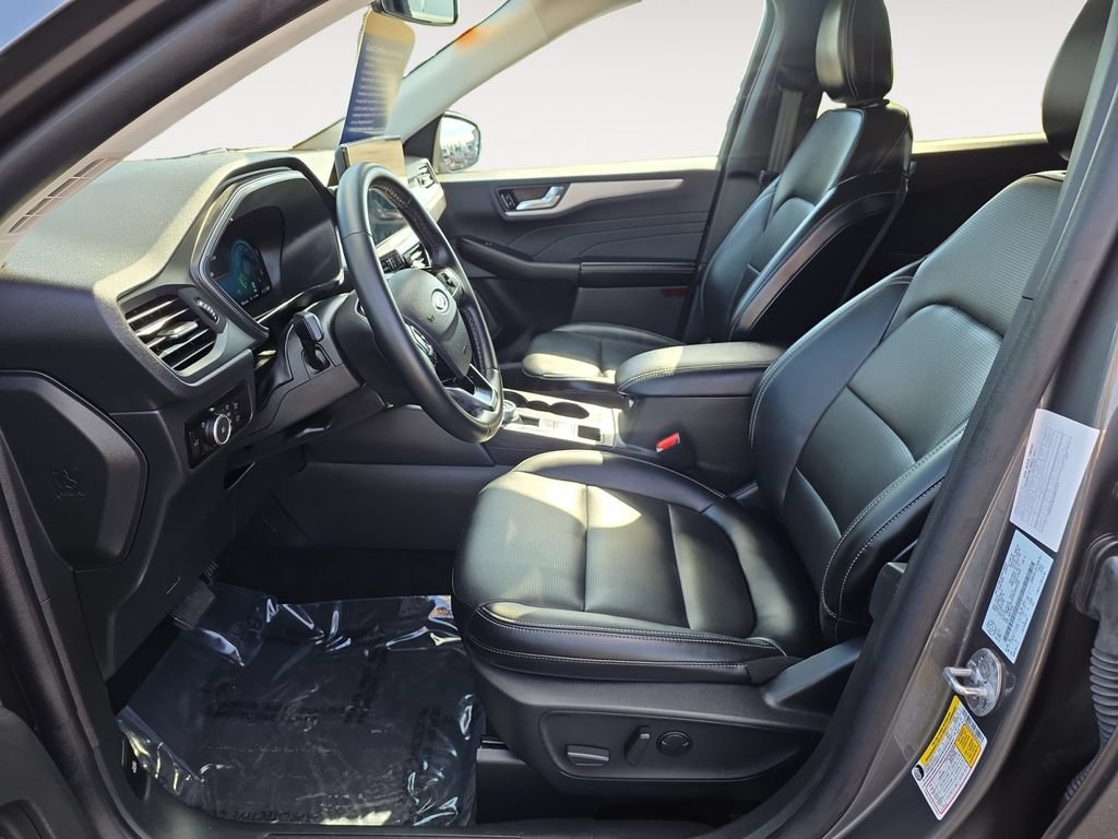 Certified 2025 Ford Escape Platinum AWD/4WD image 15