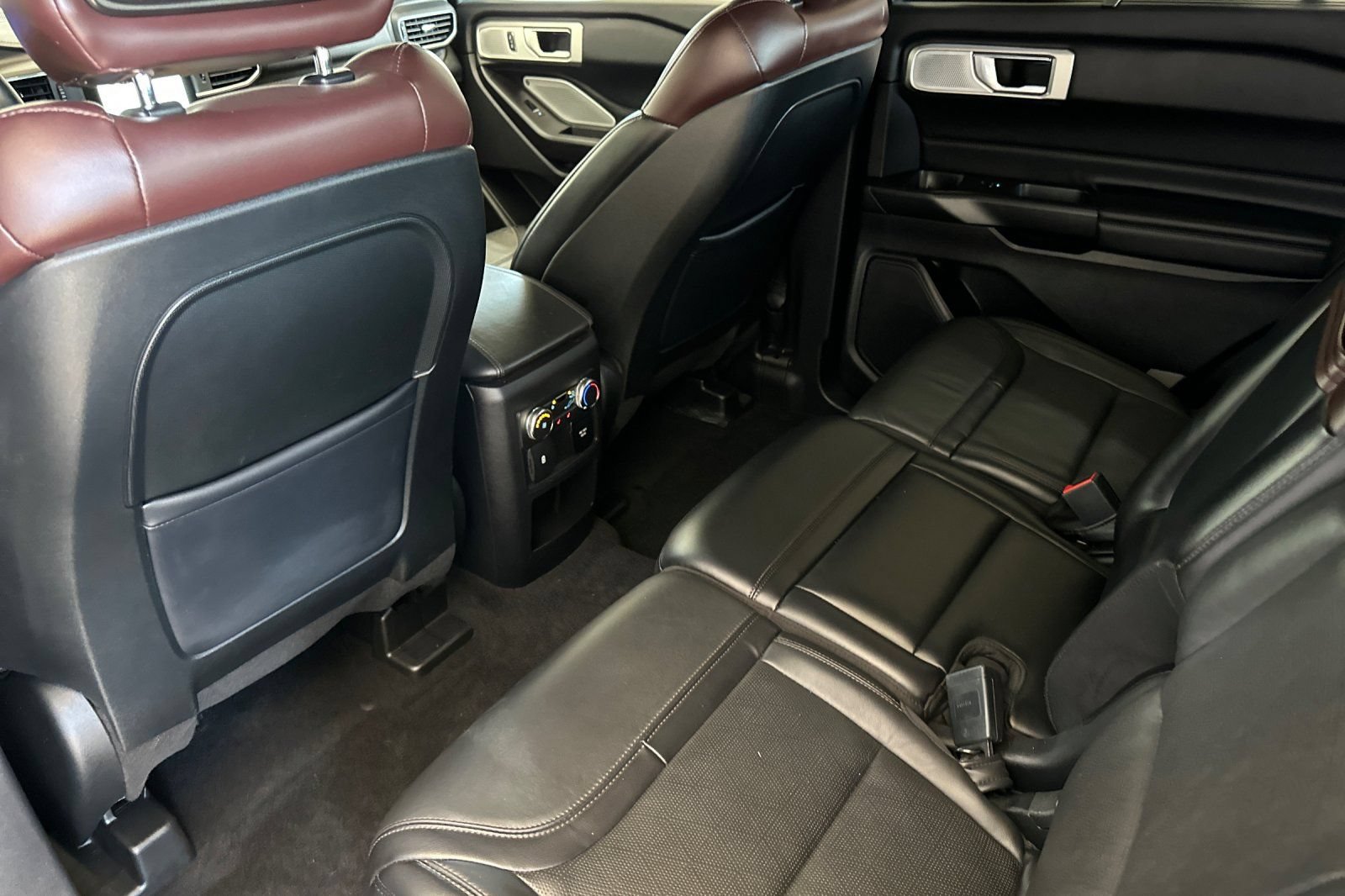 Certified 2020 Ford Explorer Platinum w/ Premium Technology Package AWD/4WD image 12
