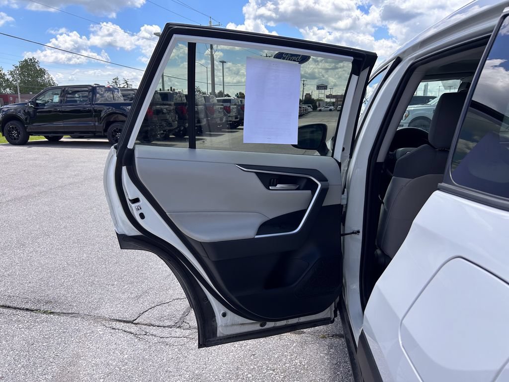 Used 2019 Toyota RAV4 XLE w/ Protection Package FWD image 15