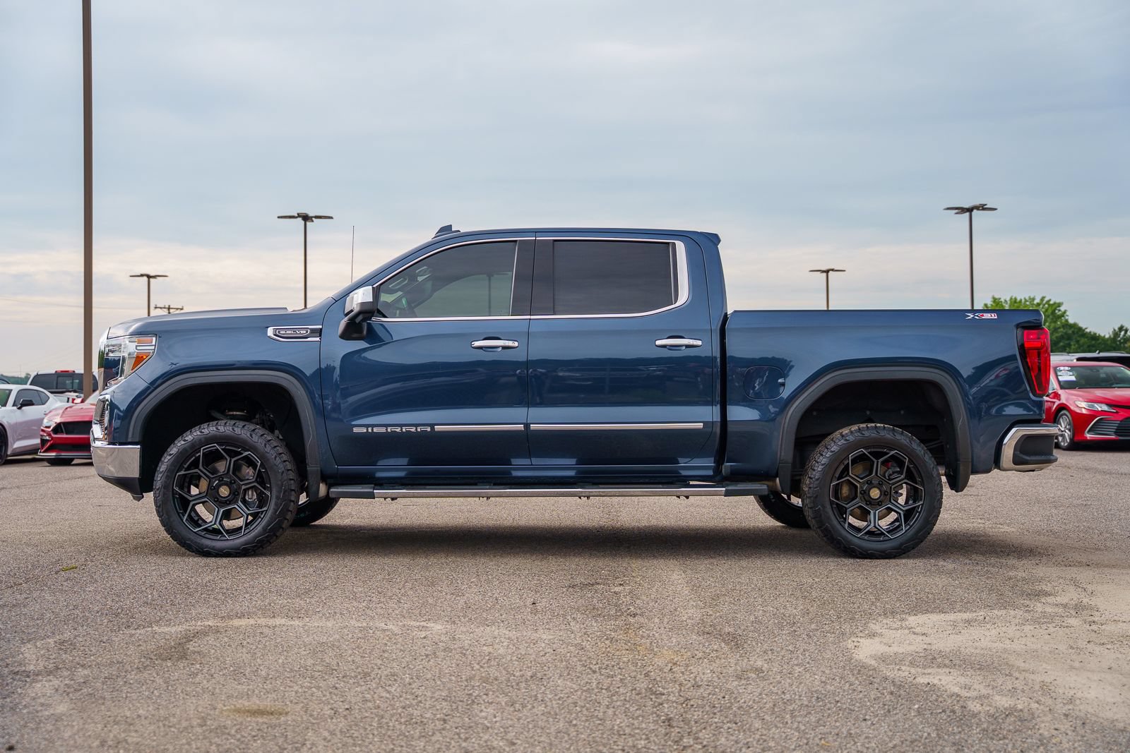 Used 2021 GMC Sierra 1500 SLT w/ SLT Premium Plus Package AWD/4WD image 6