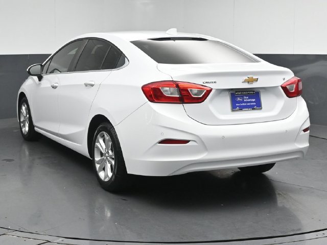 Used 2019 Chevrolet Cruze LT w/ Convenience Package FWD image 6
