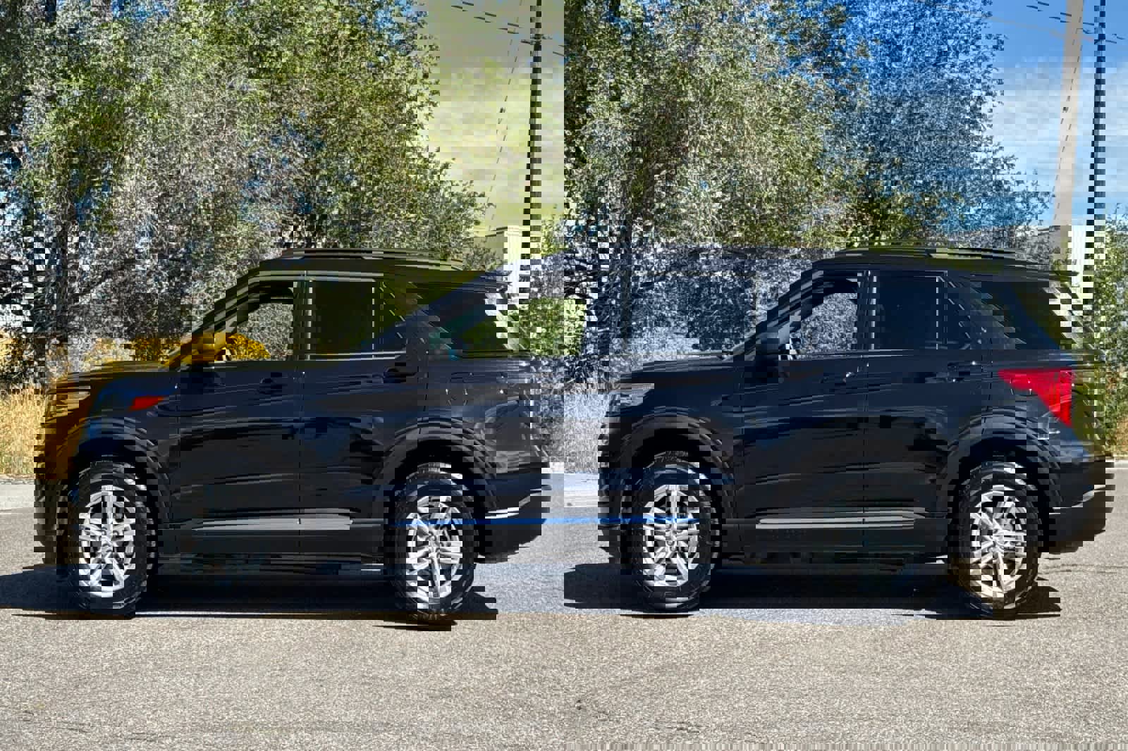 Certified 2024 Ford Explorer XLT w/ Equipment Group 202A image 2