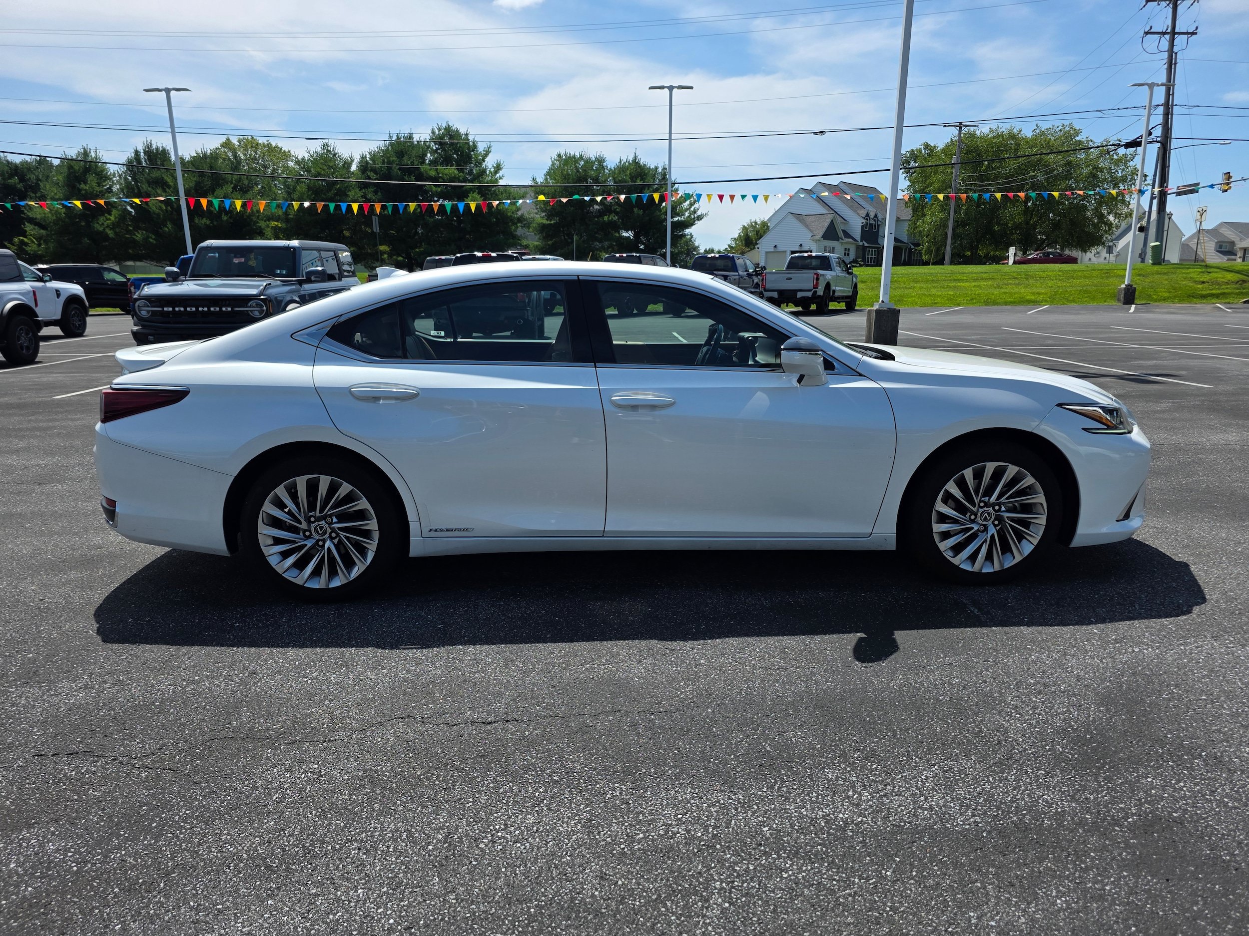 Used 2021 Lexus ES 300h w/ Accessory Package FWD image 6