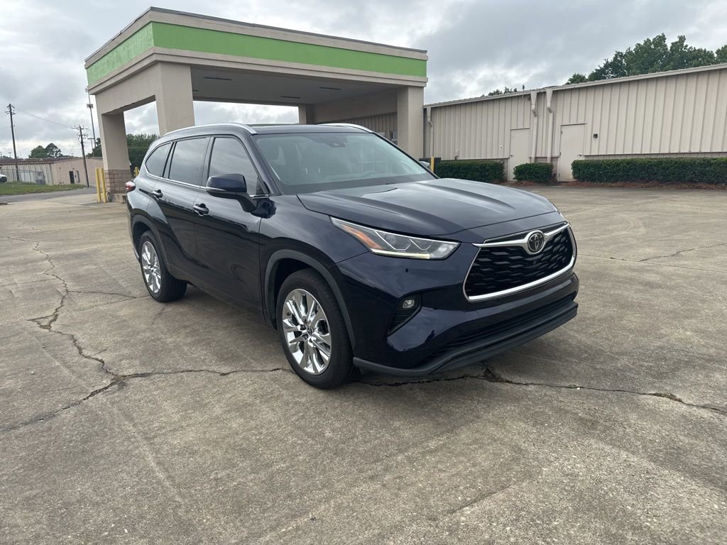 Used 2021 Toyota Highlander Limited FWD image 1