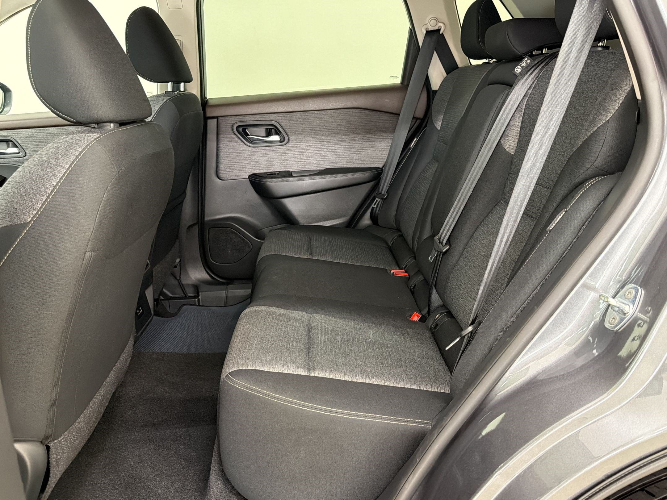 Used 2023 Nissan Rogue SV FWD image 22