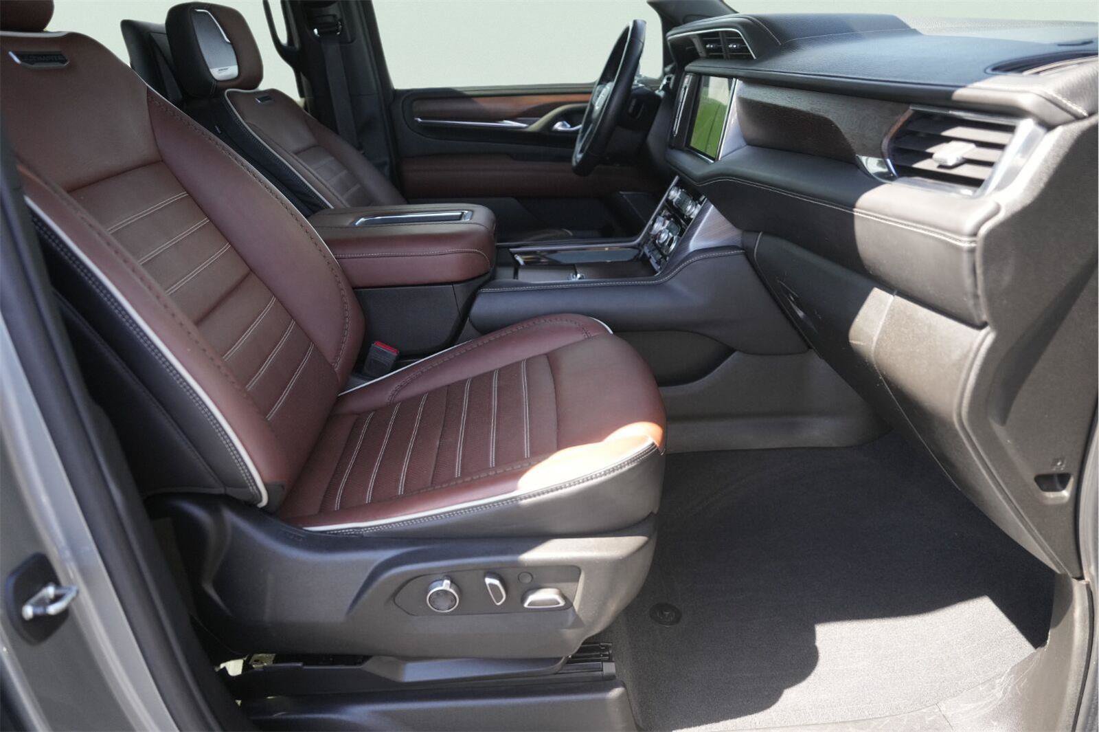 Used 2023 GMC Yukon XL Denali Ultimate w/ LPO, Floor Liner Package AWD/4WD image 21