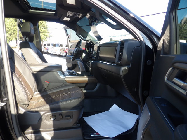 Used 2025 Chevrolet Silverado 3500 High Country w/ High Country Premium Package AWD/4WD image 32