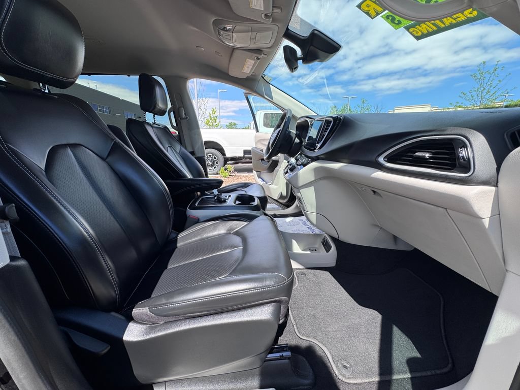 Used 2023 Chrysler Pacifica Touring-L FWD image 29