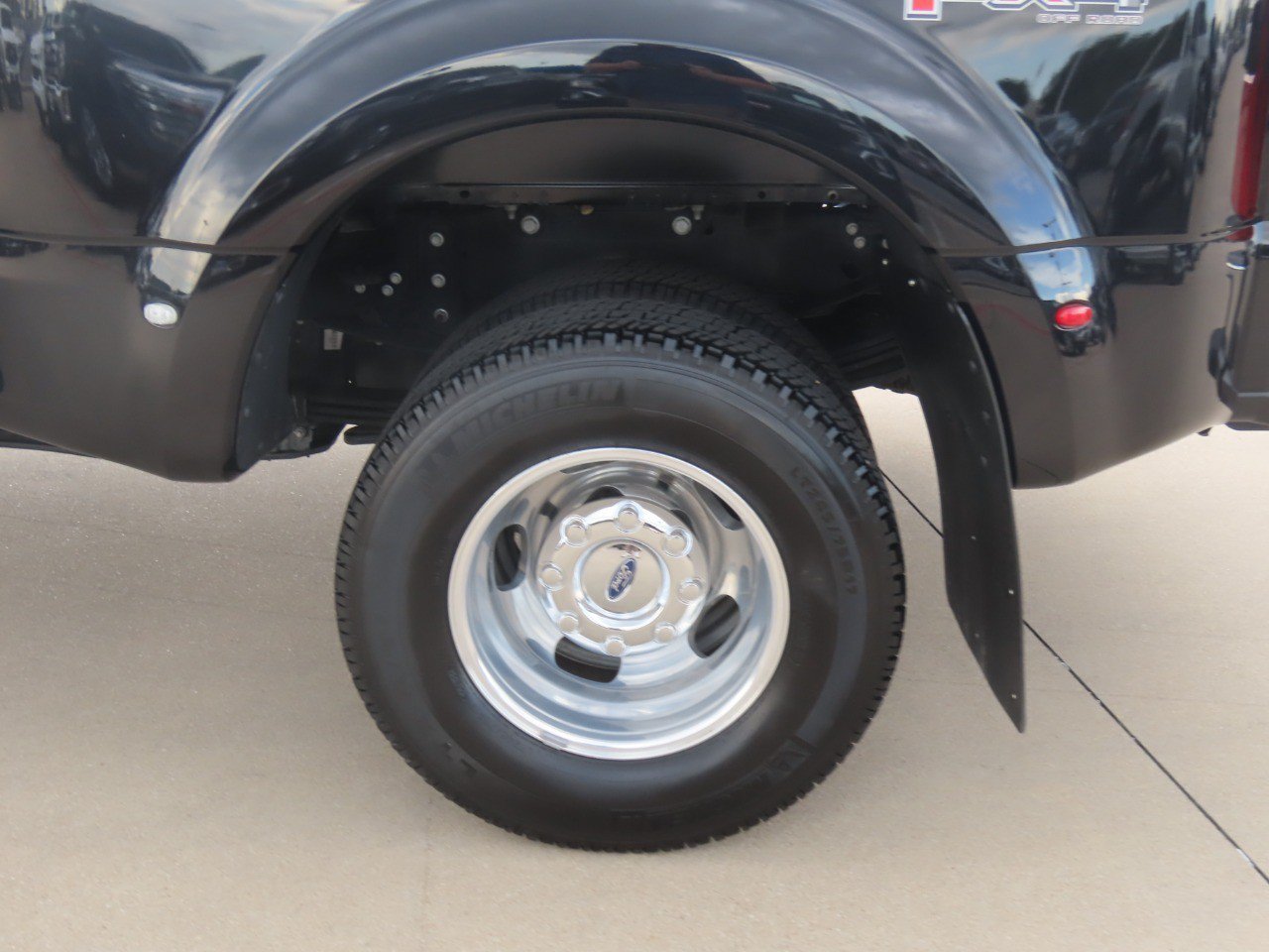 Certified 2025 Ford F350 Lariat AWD/4WD image 15