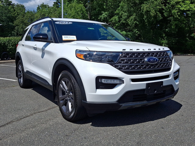 Certified 2024 Ford Explorer XLT w/ Equipment Group 202A AWD/4WD image 2