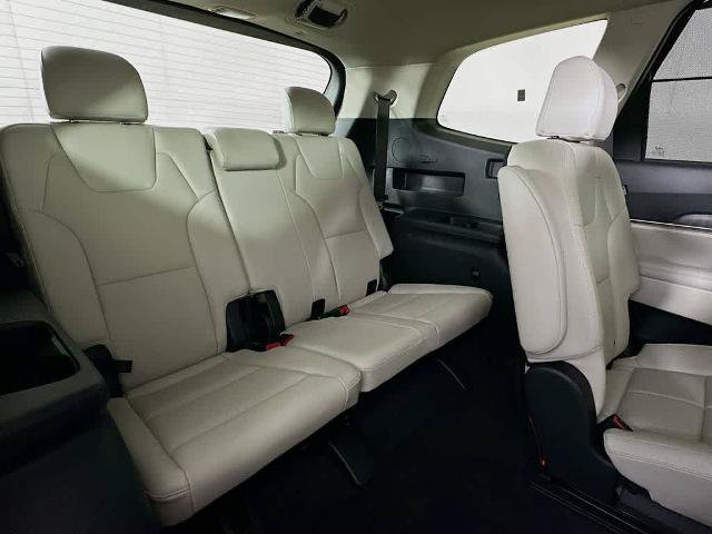 Used 2024 Kia Telluride EX w/ EX Captain's Chair Package FWD image 30