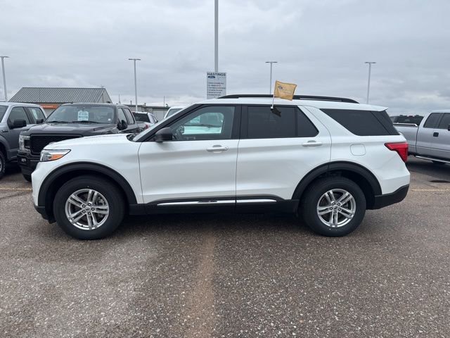 Certified 2022 Ford Explorer XLT w/ Equipment Group 202A AWD/4WD image 2