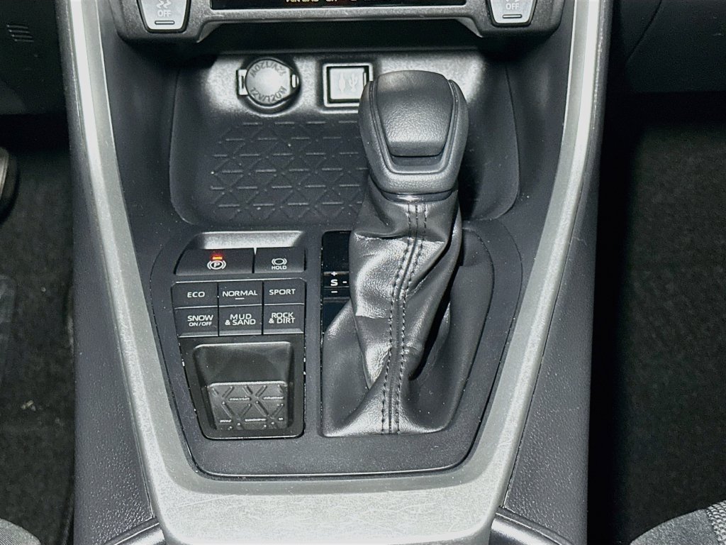 Used 2019 Toyota RAV4 LE w/ All Weather Liner Package AWD/4WD image 17