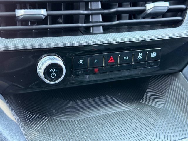 Certified 2025 Ford Explorer ST-Line AWD/4WD image 28
