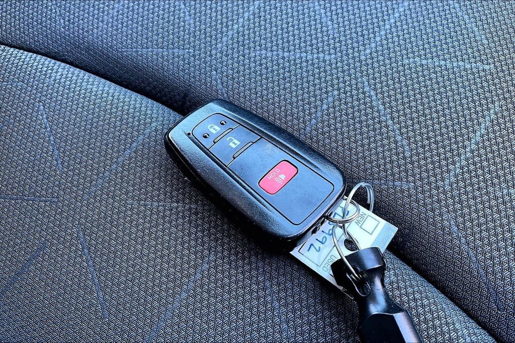 Used 2025 Toyota RAV4 XLE AWD/4WD image 13