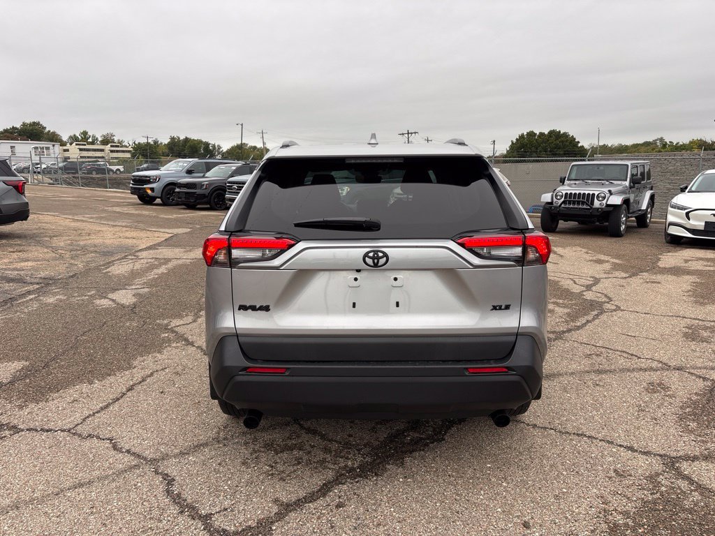 Used 2025 Toyota RAV4 XLE w/ Convenience Package FWD image 6